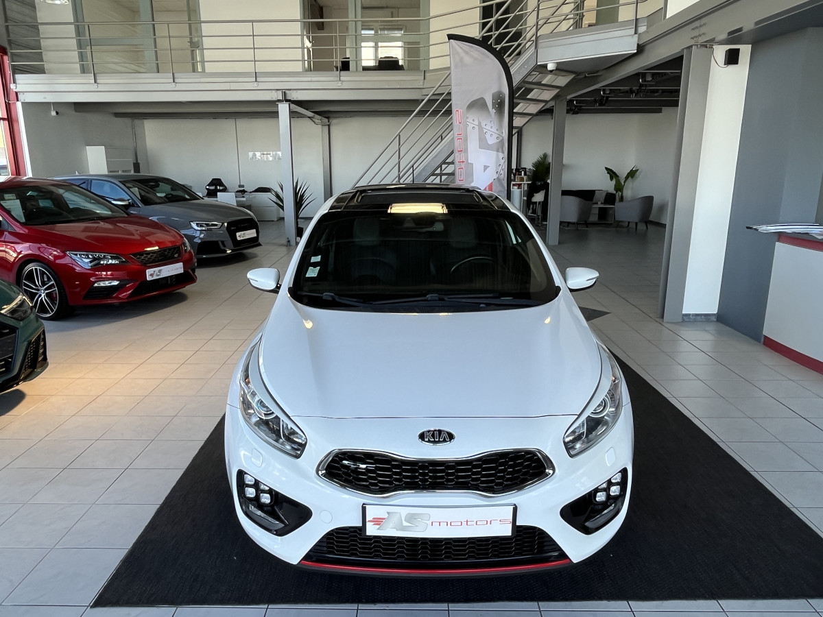 KIA CEE'D GT 1,6 GDI 204 TOIT PANORAMIQUE GPS CAMERA KEYLESS REGULATEUR RECARO FEUX XENON PACK HIVER