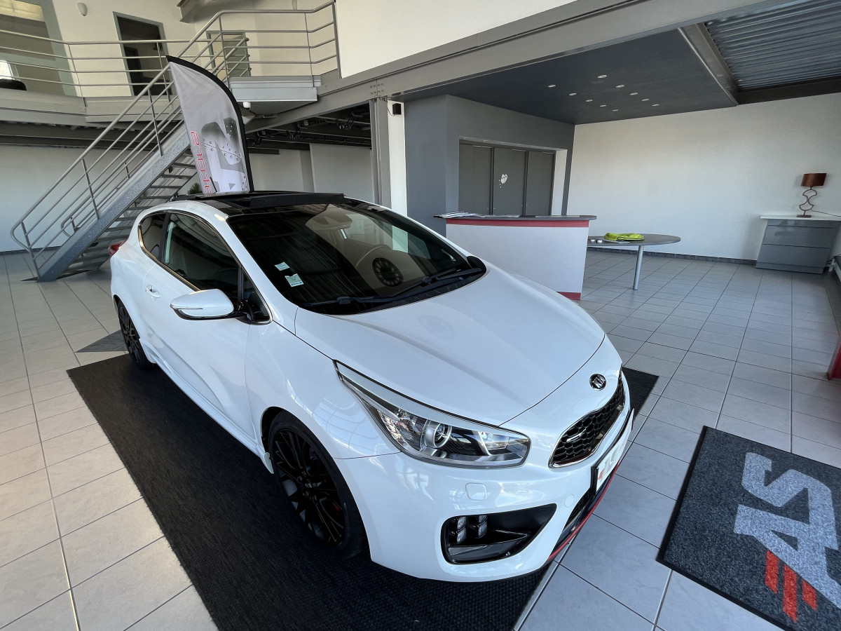 KIA CEE'D GT 1,6 GDI 204 TOIT PANORAMIQUE GPS CAMERA KEYLESS REGULATEUR RECARO FEUX XENON PACK HIVER