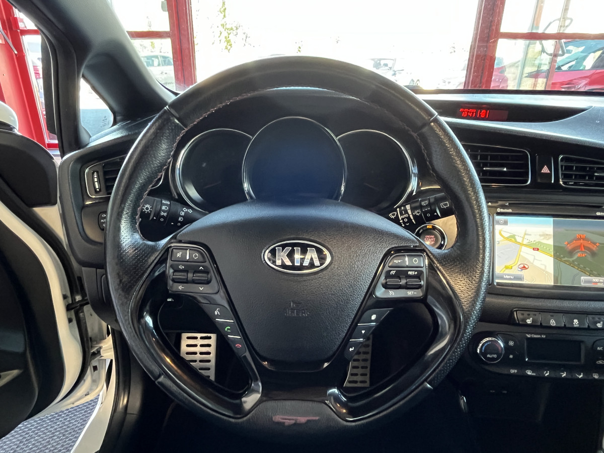 KIA CEE'D GT 1,6 GDI 204 TOIT PANORAMIQUE GPS CAMERA KEYLESS REGULATEUR RECARO FEUX XENON PACK HIVER