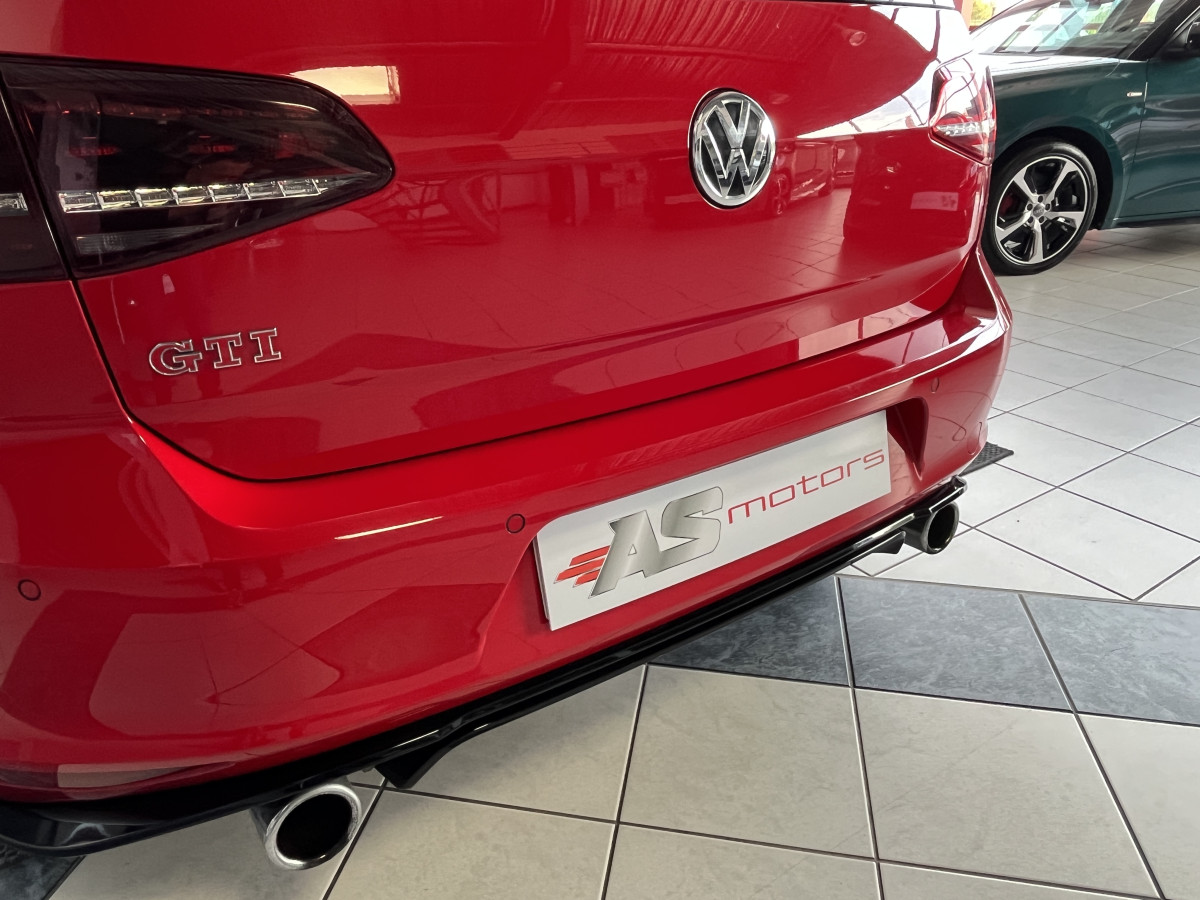 VOLKSWAGEN GOLF GTI CLUBSPORT 2,0 TSI 265 DSG6 GPS CAMERA ACC DCC REGULATEUR SIEGES RECARO HIFI DYNAUDIO BI-XENON EXCELLENT ETAT