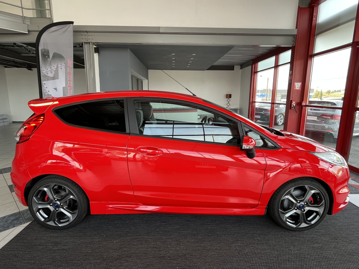 FORD FIESTA ST 1,6 182 PACK PERF REGULATEUR KEYLESS RECARO PACK HIVER  HIFI SONY EXCELLENT ETAT