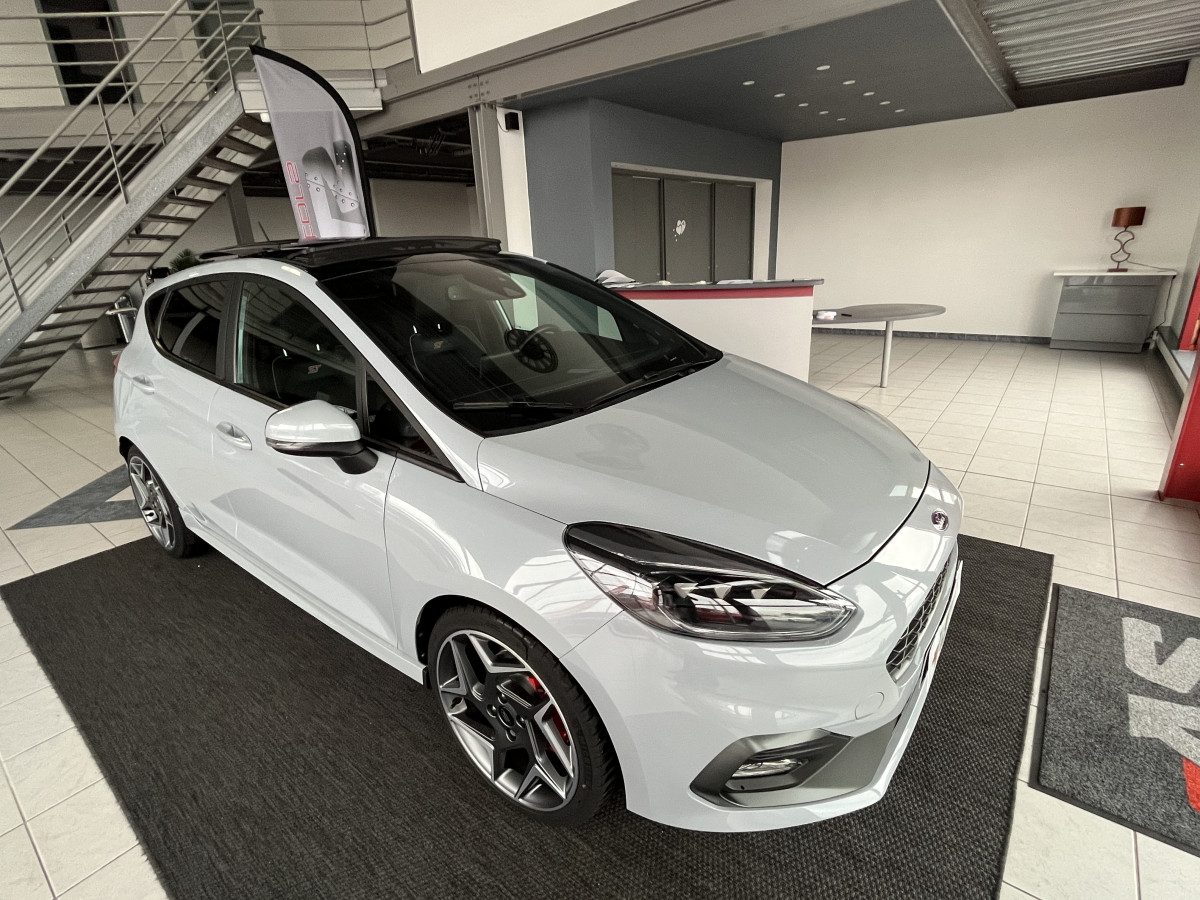 FORD FIESTA ST 1,5 200 PACK PERFORMANCE TOIT PANO  GPS  APPLE CARPLAY FULL LED BLUETOOTH HIFI B&O REGULATEUR PACK HIVER ETAT NEUF