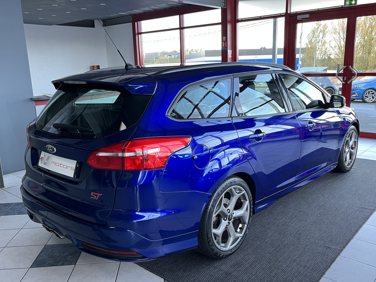 FORD FOCUS SW 2,0 TDCI 185 ST GPS SONY KEYLESS BI-XENON PACK HIVER SIEGES RECARO APPLE CARPLAY REGULATEUR EXCELLENT ETAT