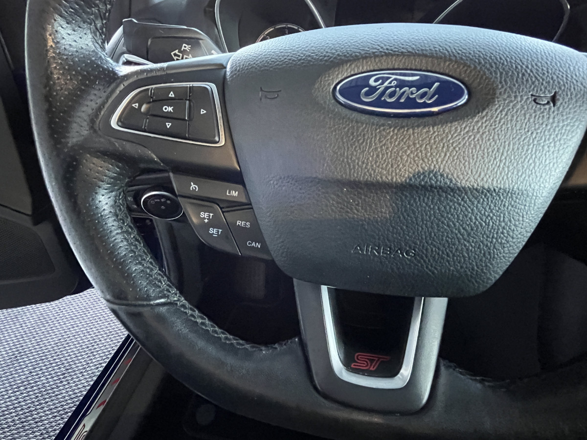 FORD FOCUS SW 2,0 TDCI 185 ST GPS SONY KEYLESS BI-XENON PACK HIVER SIEGES RECARO APPLE CARPLAY REGULATEUR EXCELLENT ETAT