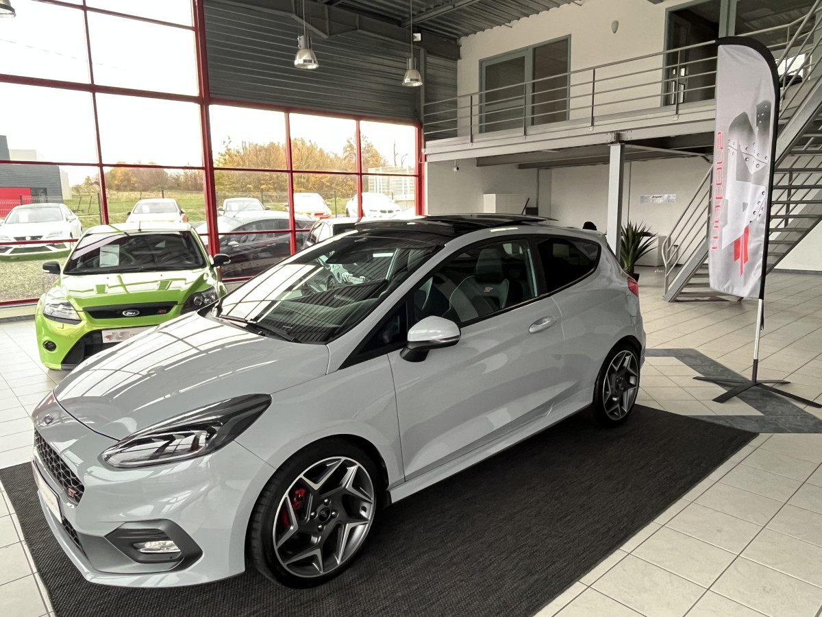 FORD FIESTA ST 1,5 200 PACK PERF TOIT PANORAMIQUE  GPS CAMERA HIFI B&O PACK HIVER KEYLESS RECARO CARPLAY FULL LED ETAT NEUF