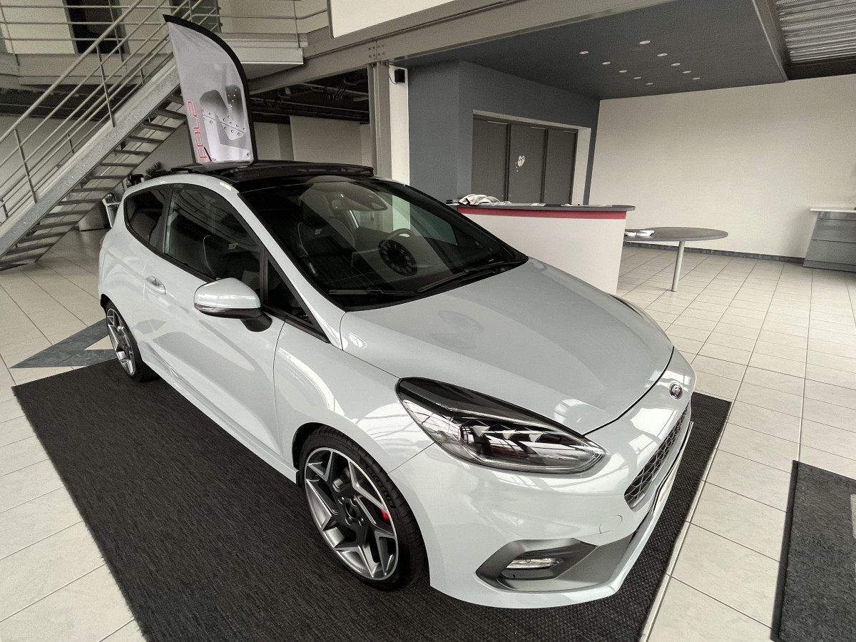 FORD FIESTA ST 1,5 200 PACK PERF TOIT PANORAMIQUE  GPS CAMERA HIFI B&O PACK HIVER KEYLESS RECARO CARPLAY FULL LED ETAT NEUF