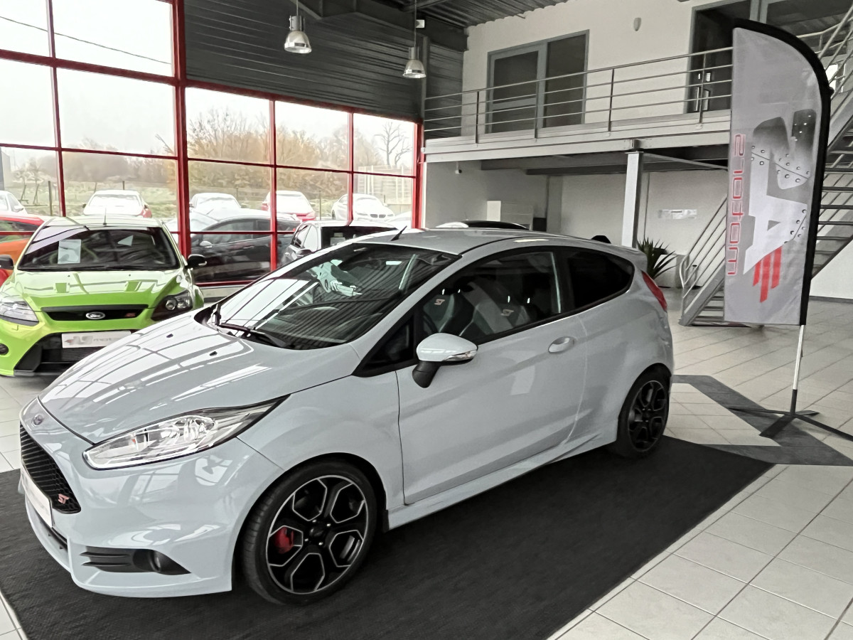 FORD FIESTA ST 1,6 200 EDITION LIMITED PACK PERF GPS SONY BLUETOOTH RECARO PACK HIVER EXCELLENT ETAT