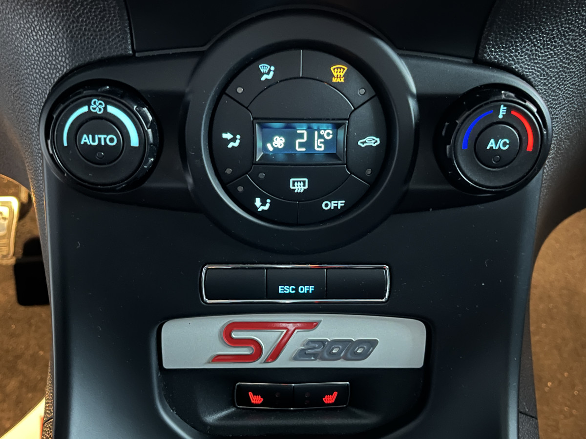 FORD FIESTA ST 1,6 200 EDITION LIMITED PACK PERF GPS SONY BLUETOOTH RECARO PACK HIVER EXCELLENT ETAT