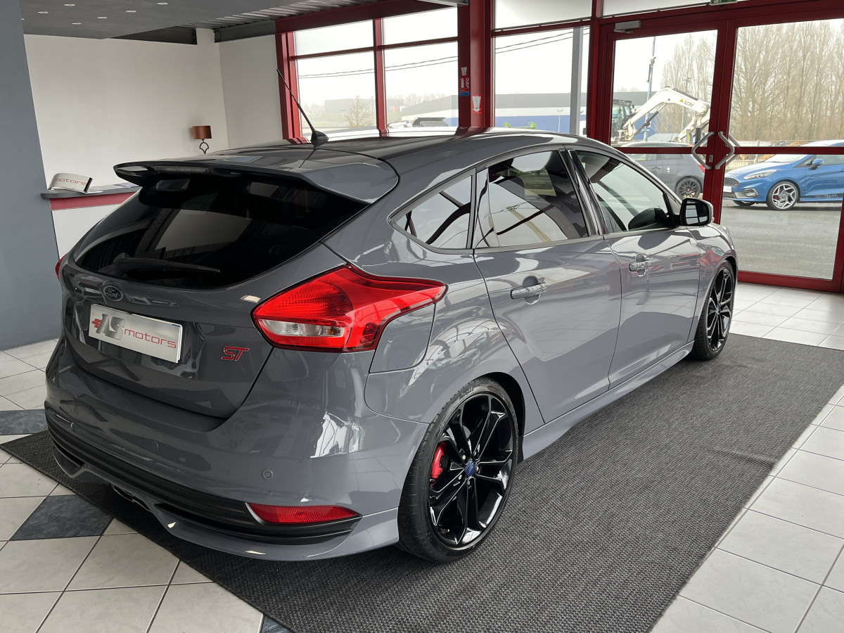 FORD FOCUS ST 2,0 250 PACK PERF GPS CAMERA REGULATEUR HIFI SONY PACK HIVER RECARO CUIR BI-XENON KEYLESS  EXCELLENT ETAT