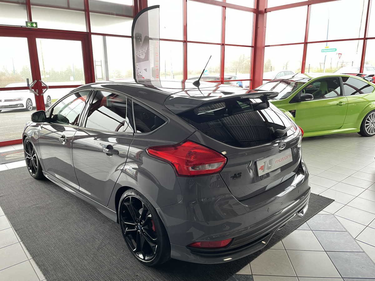 FORD FOCUS ST 2,0 250 PACK PERF GPS CAMERA REGULATEUR HIFI SONY PACK HIVER RECARO CUIR BI-XENON KEYLESS  EXCELLENT ETAT