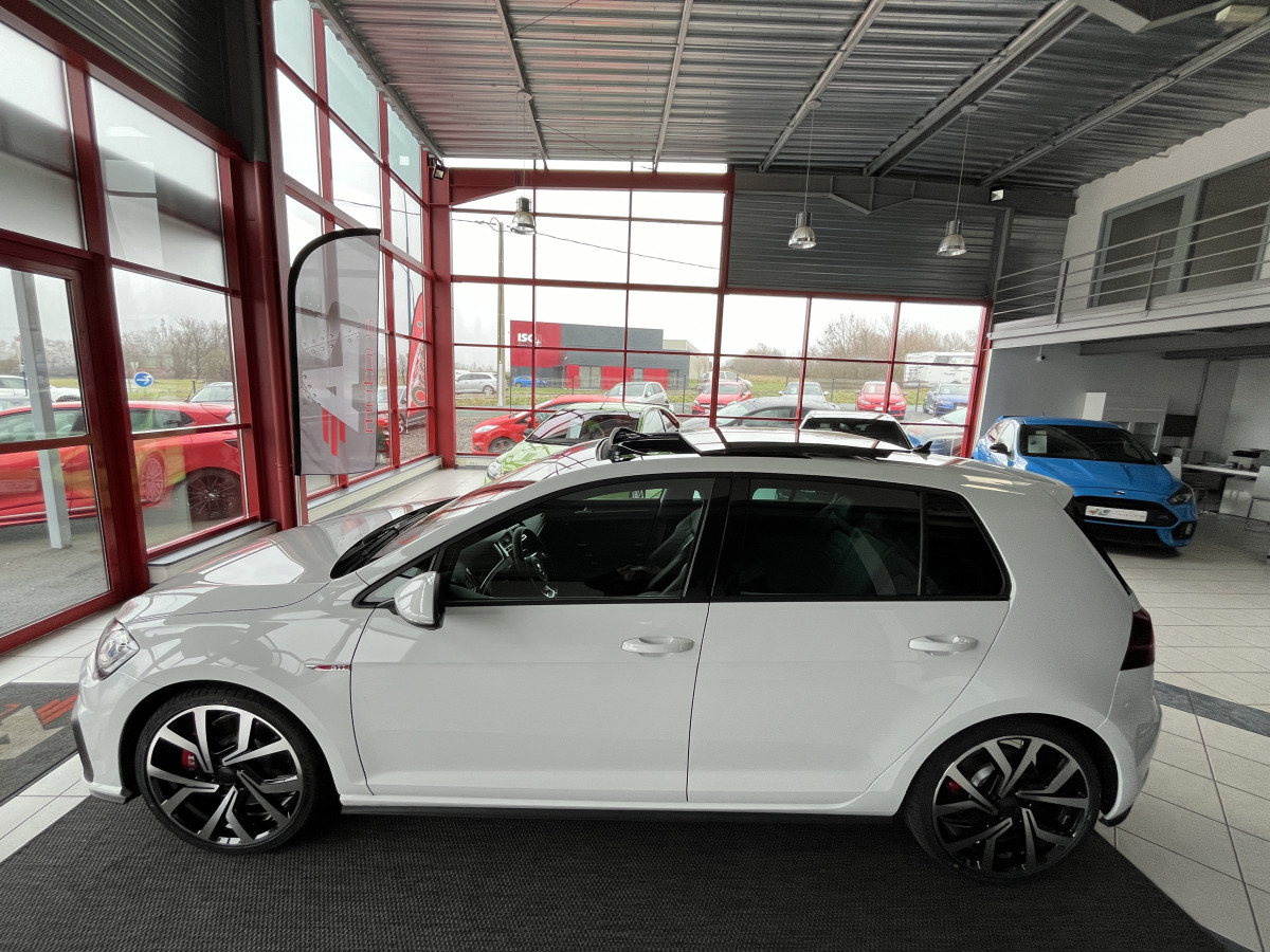 VOLKSWAGEN GOLF 7 2,0 TSI 245 PERFORMANCE  TOIT PANORAMIQUE CARPLAY GPS CAMERA ACC DCC HIFI DYNAUDIO KEYLESS FULL LED FULL CUIR JANTES BRESCIA DIGITAL COCKPIT ETAT NEUF