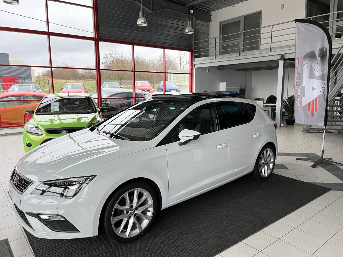 SEAT LEON FR 1,5 TSI 150 TOIT PANORAMIQUE GPS  APPLE CARPLAY REGULATEUR DIGITAL KEYLESS COCKPIT FULL LED APPLE CARPLAY ETAT NEUF