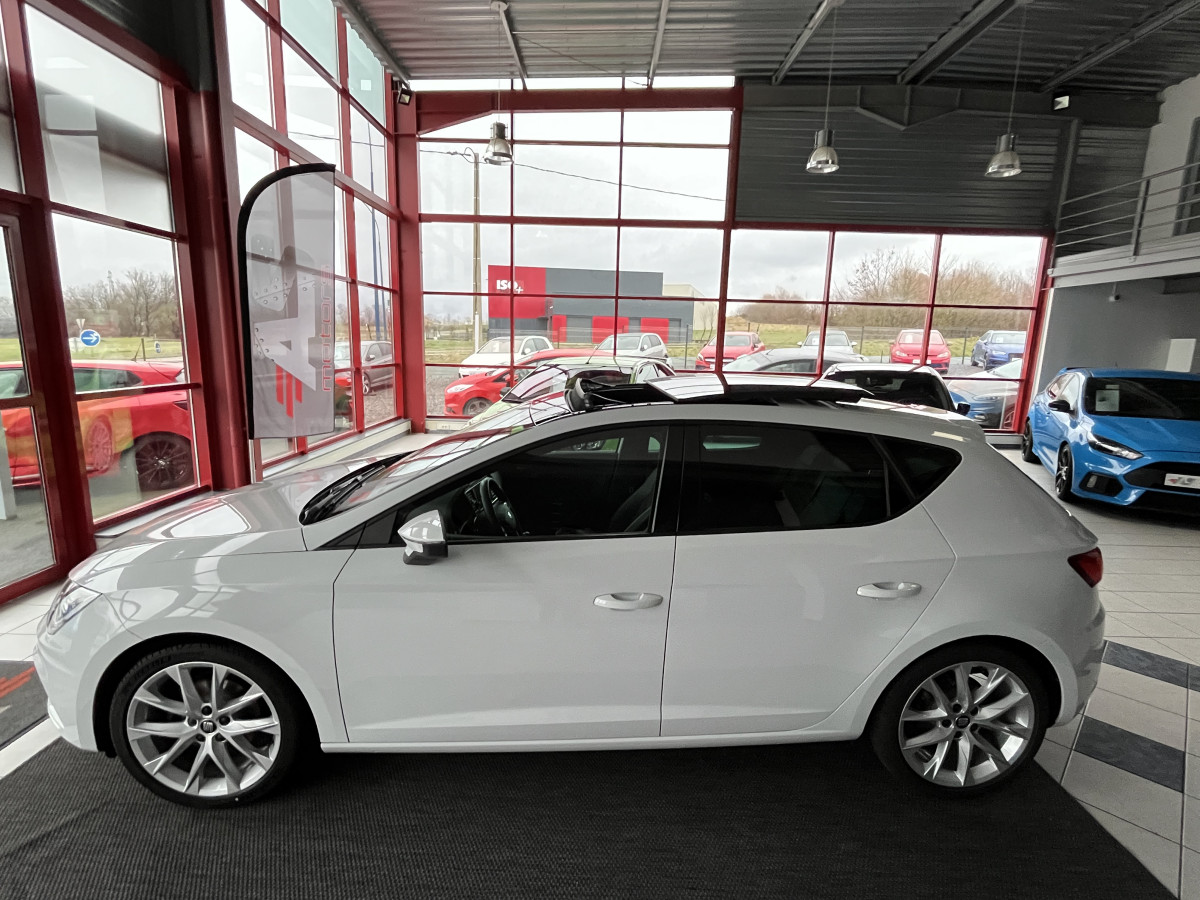 SEAT LEON FR 1,5 TSI 150 TOIT PANORAMIQUE GPS  APPLE CARPLAY REGULATEUR DIGITAL KEYLESS COCKPIT FULL LED APPLE CARPLAY ETAT NEUF