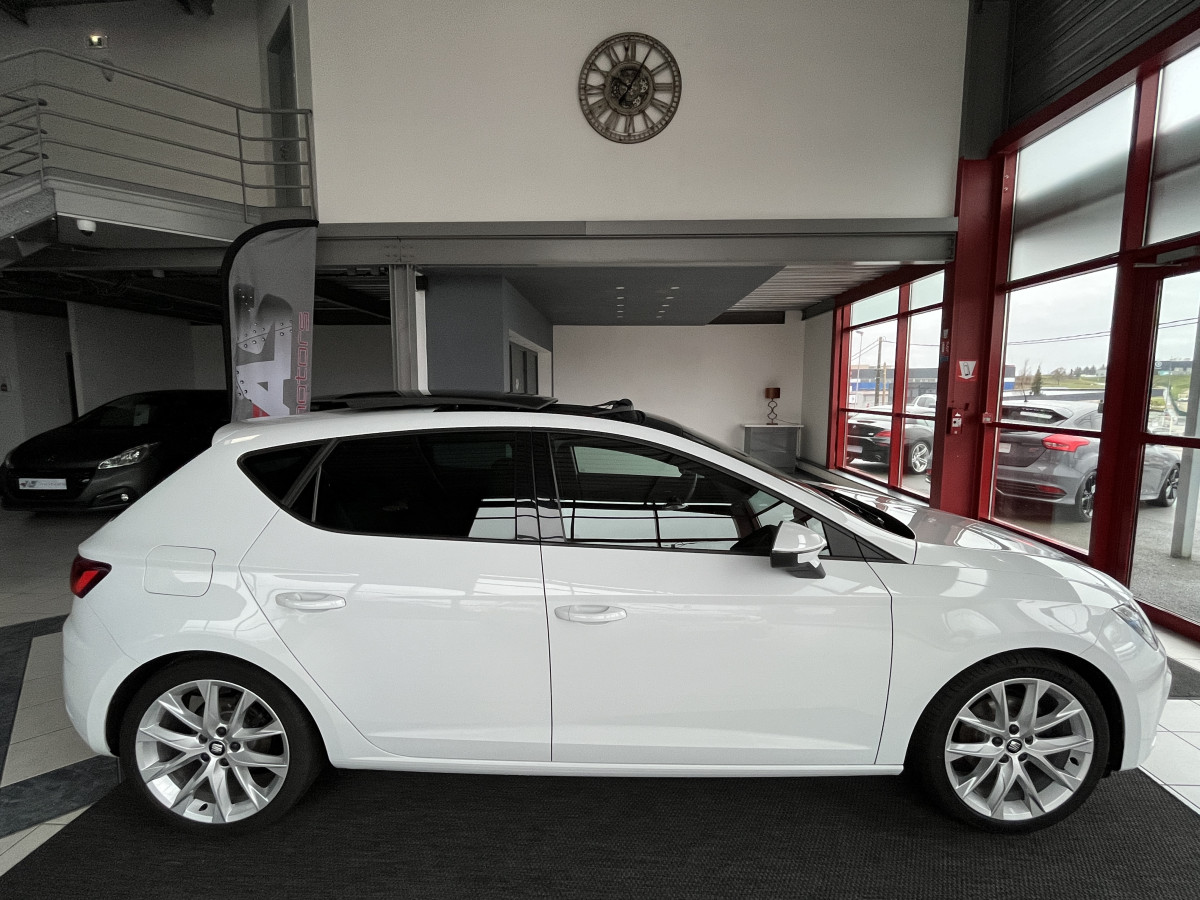 SEAT LEON FR 1,5 TSI 150 TOIT PANORAMIQUE GPS  APPLE CARPLAY REGULATEUR DIGITAL KEYLESS COCKPIT FULL LED APPLE CARPLAY ETAT NEUF