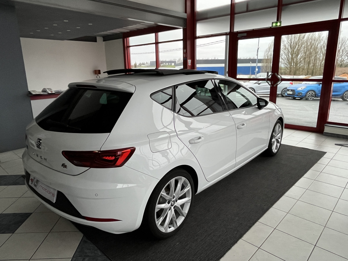 SEAT LEON FR 1,5 TSI 150 TOIT PANORAMIQUE GPS  APPLE CARPLAY REGULATEUR DIGITAL KEYLESS COCKPIT FULL LED APPLE CARPLAY ETAT NEUF