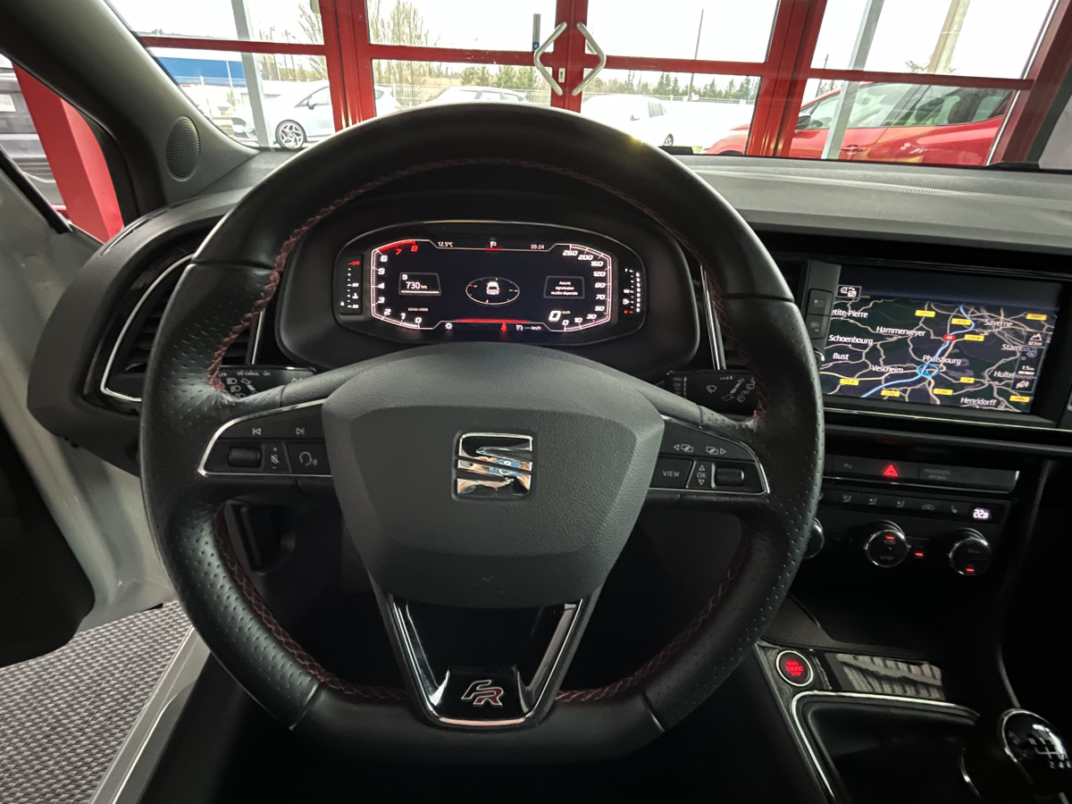 SEAT LEON FR 1,5 TSI 150 TOIT PANORAMIQUE GPS  APPLE CARPLAY REGULATEUR DIGITAL KEYLESS COCKPIT FULL LED APPLE CARPLAY ETAT NEUF