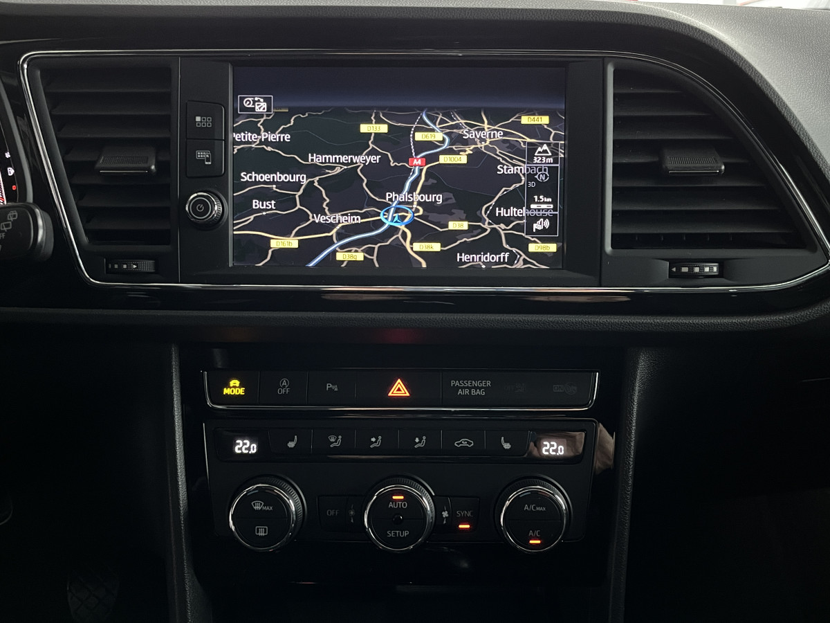 SEAT LEON FR 1,5 TSI 150 TOIT PANORAMIQUE GPS  APPLE CARPLAY REGULATEUR DIGITAL KEYLESS COCKPIT FULL LED APPLE CARPLAY ETAT NEUF