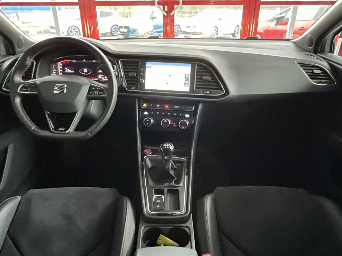 SEAT LEON FR 1,5 TSI 150 TOIT PANORAMIQUE GPS  APPLE CARPLAY REGULATEUR DIGITAL KEYLESS COCKPIT FULL LED APPLE CARPLAY ETAT NEUF