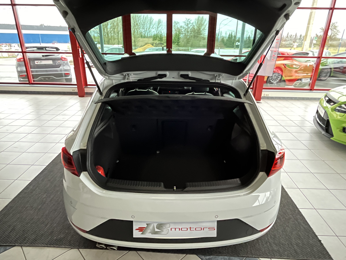 SEAT LEON FR 1,5 TSI 150 TOIT PANORAMIQUE GPS  APPLE CARPLAY REGULATEUR DIGITAL KEYLESS COCKPIT FULL LED APPLE CARPLAY ETAT NEUF