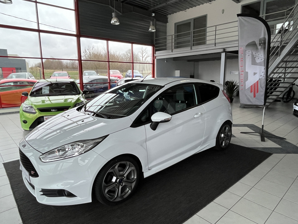 FORD FIESTA ST 1,6 182  KEYLESS REGULATEUR  SONY PACK HIVER BLUETOOTH RECARO PARK PILOT  EXCELLENT ETAT