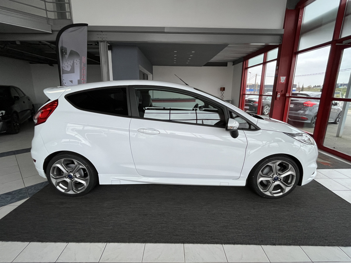 FORD FIESTA ST 1,6 182  KEYLESS REGULATEUR  SONY PACK HIVER BLUETOOTH RECARO PARK PILOT  EXCELLENT ETAT