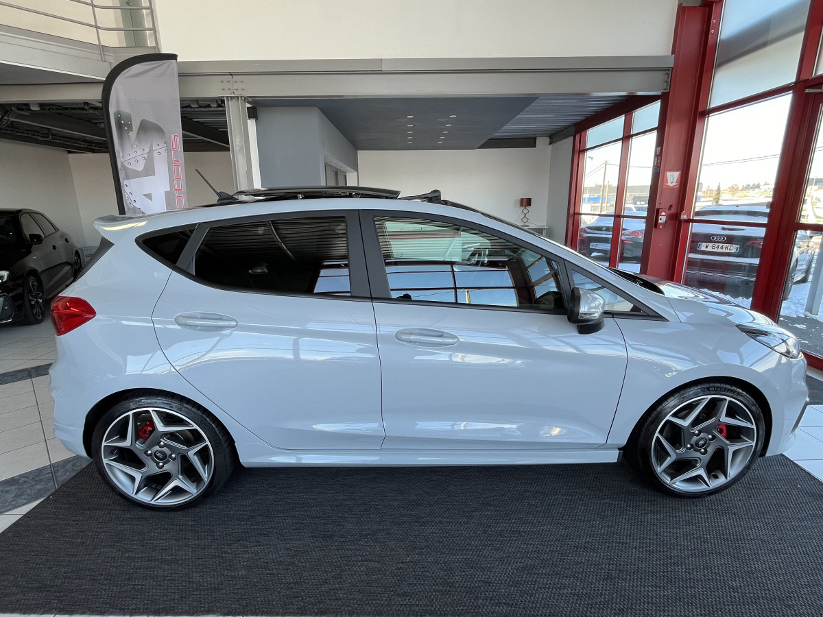 FORD FIESTA ST 1,5 200 PACK PERFORMANCE TOIT PANO  GPS CAMERA  KEYLESS  ECHAPPEMENT MILLTEK APPLE CARPLAY FULL LED BLUETOOTH HIFI B&O REGULATEUR FULL OPTIONS