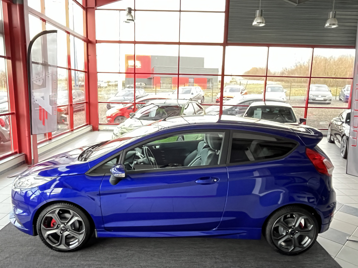 FORD FIESTA ST 1,6 182 FULL OPTIONS PACK PERF GPS CAMERA REGULATEUR KEYLESS SONY RECARO PARK PILOT PACK HIVER ETAT NEUF