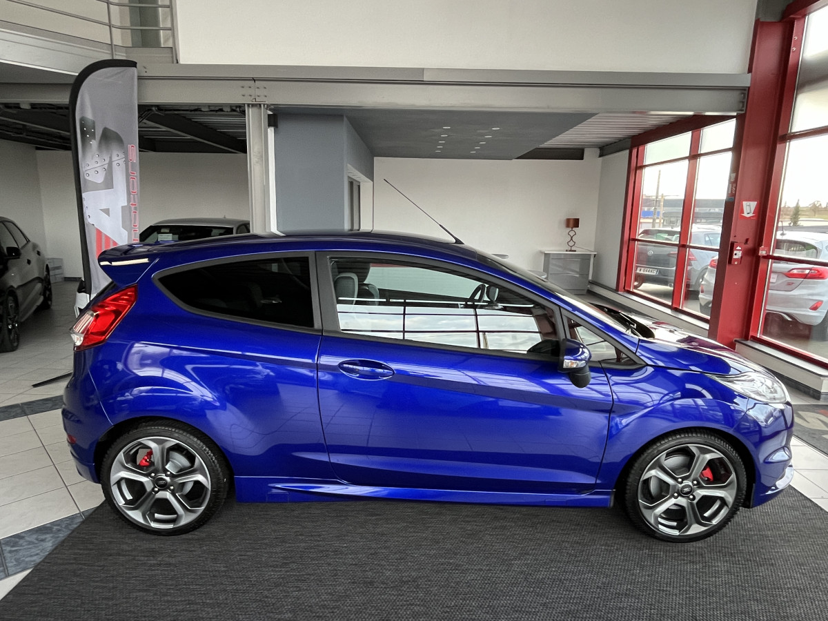 FORD FIESTA ST 1,6 182 FULL OPTIONS PACK PERF GPS CAMERA REGULATEUR KEYLESS SONY RECARO PARK PILOT PACK HIVER ETAT NEUF