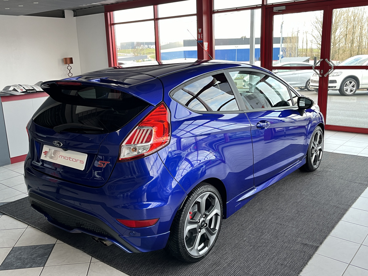 FORD FIESTA ST 1,6 182 FULL OPTIONS PACK PERF GPS CAMERA REGULATEUR KEYLESS SONY RECARO PARK PILOT PACK HIVER ETAT NEUF