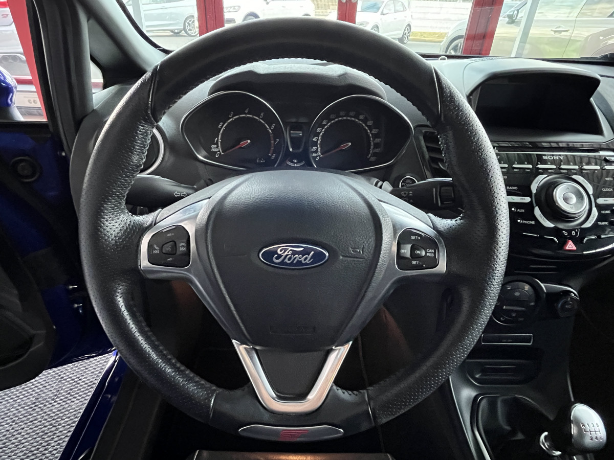 FORD FIESTA ST 1,6 182 FULL OPTIONS PACK PERF GPS CAMERA REGULATEUR KEYLESS SONY RECARO PARK PILOT PACK HIVER ETAT NEUF