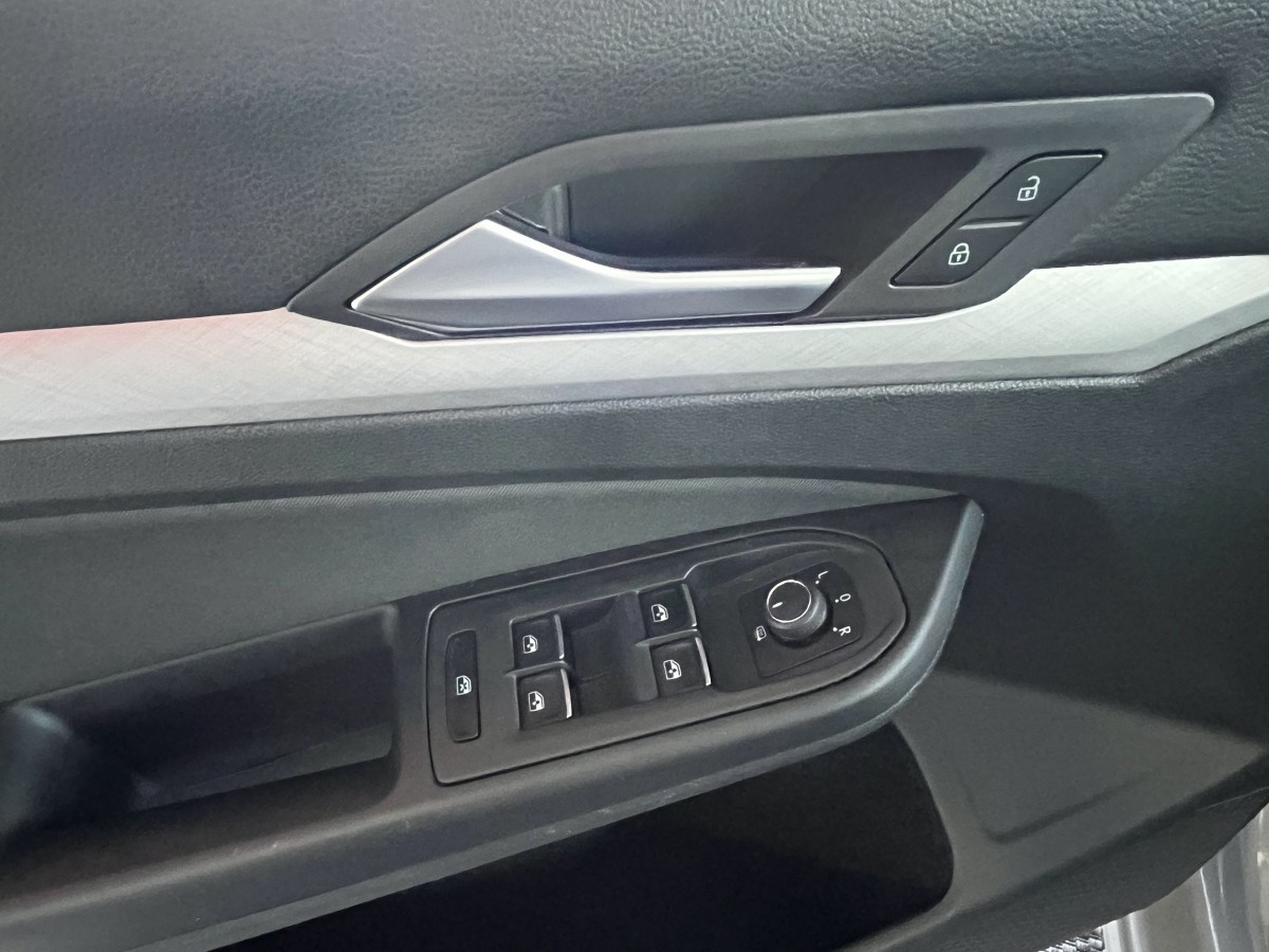 VW GOLF 8 TDI 2,0 TDI 150 LIFE DSG7 GPS REGULATEUR CARPLAY FULL LED KEYLESS JANTE ALU 18 EXCELLENT ETAT