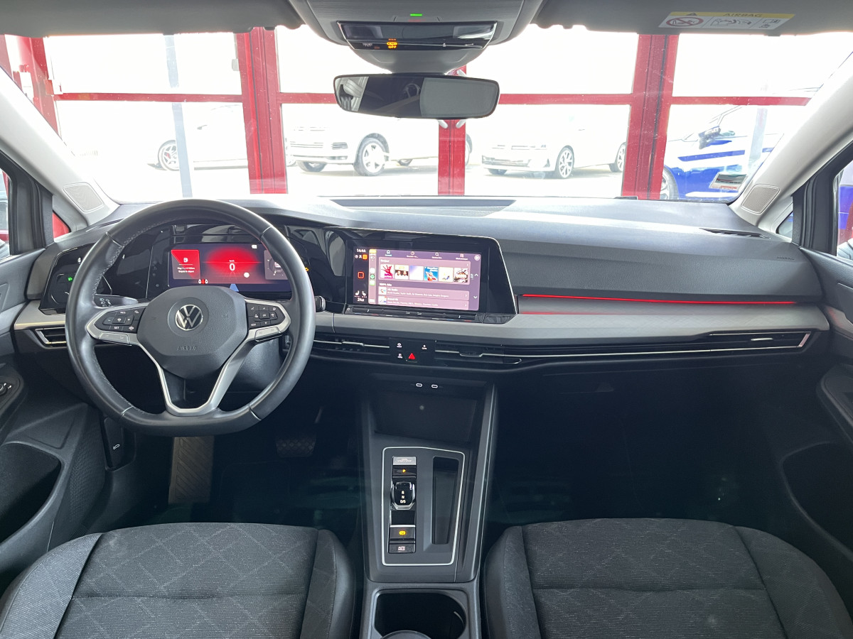 VW GOLF 8 TDI 2,0 TDI 150 LIFE DSG7 GPS REGULATEUR CARPLAY FULL LED KEYLESS JANTE ALU 18 EXCELLENT ETAT
