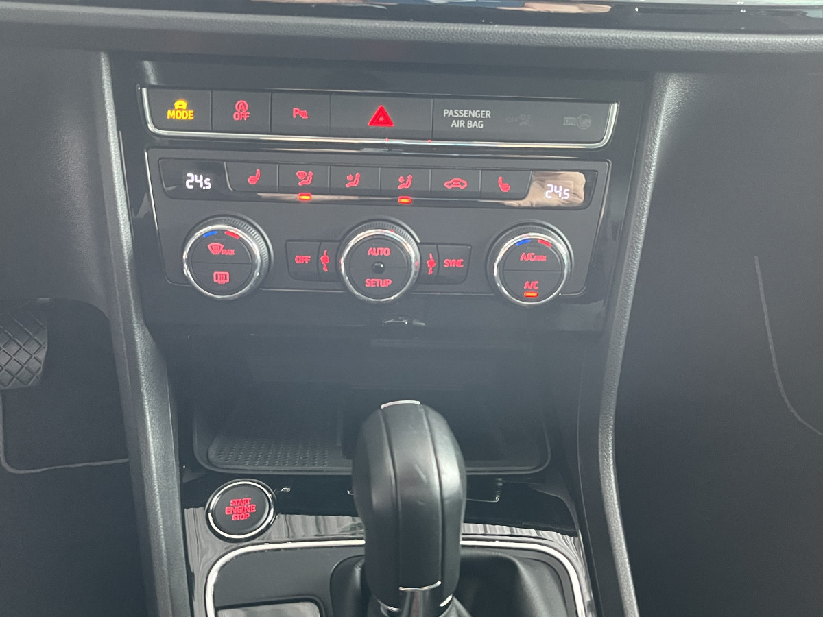 SEAT LEON FR 2,0 TDI 150 DSG7 GPS CAMERA APPLE CARPLAY FULL LED KEYLESS SEAT DRIVE PROFILE DIGITAL COCKPIT EXCELLENT ETAT