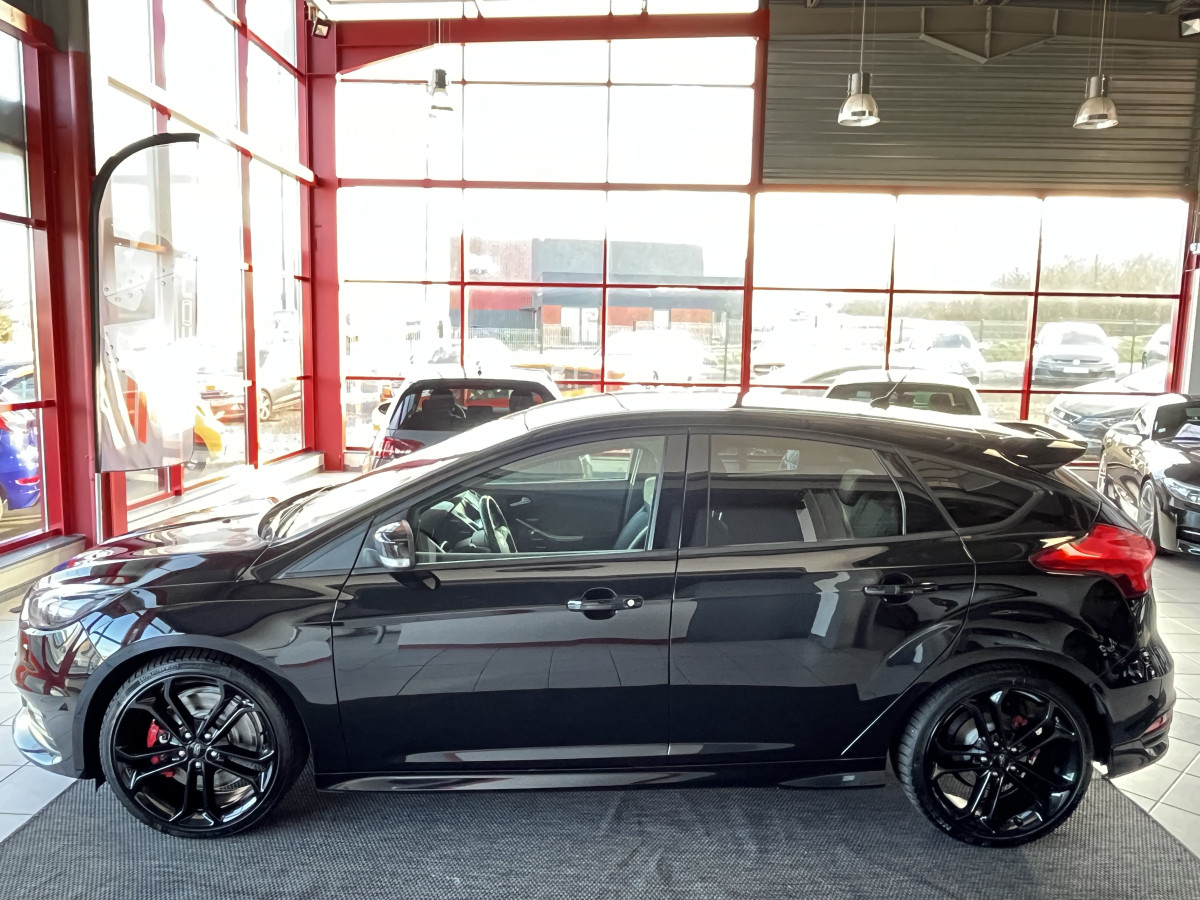 FORD FOCUS ST 2,0 250 PACK PERFORMANCE GPS  SONY  RECARO PACK HIVER BLUETOOTH BI-XENON FULL BLACK   EXCELLENT ETAT