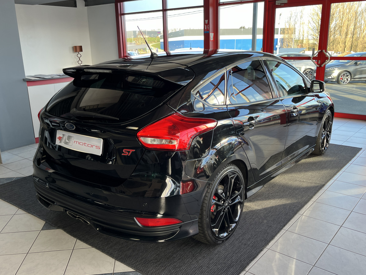 FORD FOCUS ST 2,0 250 PACK PERFORMANCE GPS  SONY  RECARO PACK HIVER BLUETOOTH BI-XENON FULL BLACK   EXCELLENT ETAT