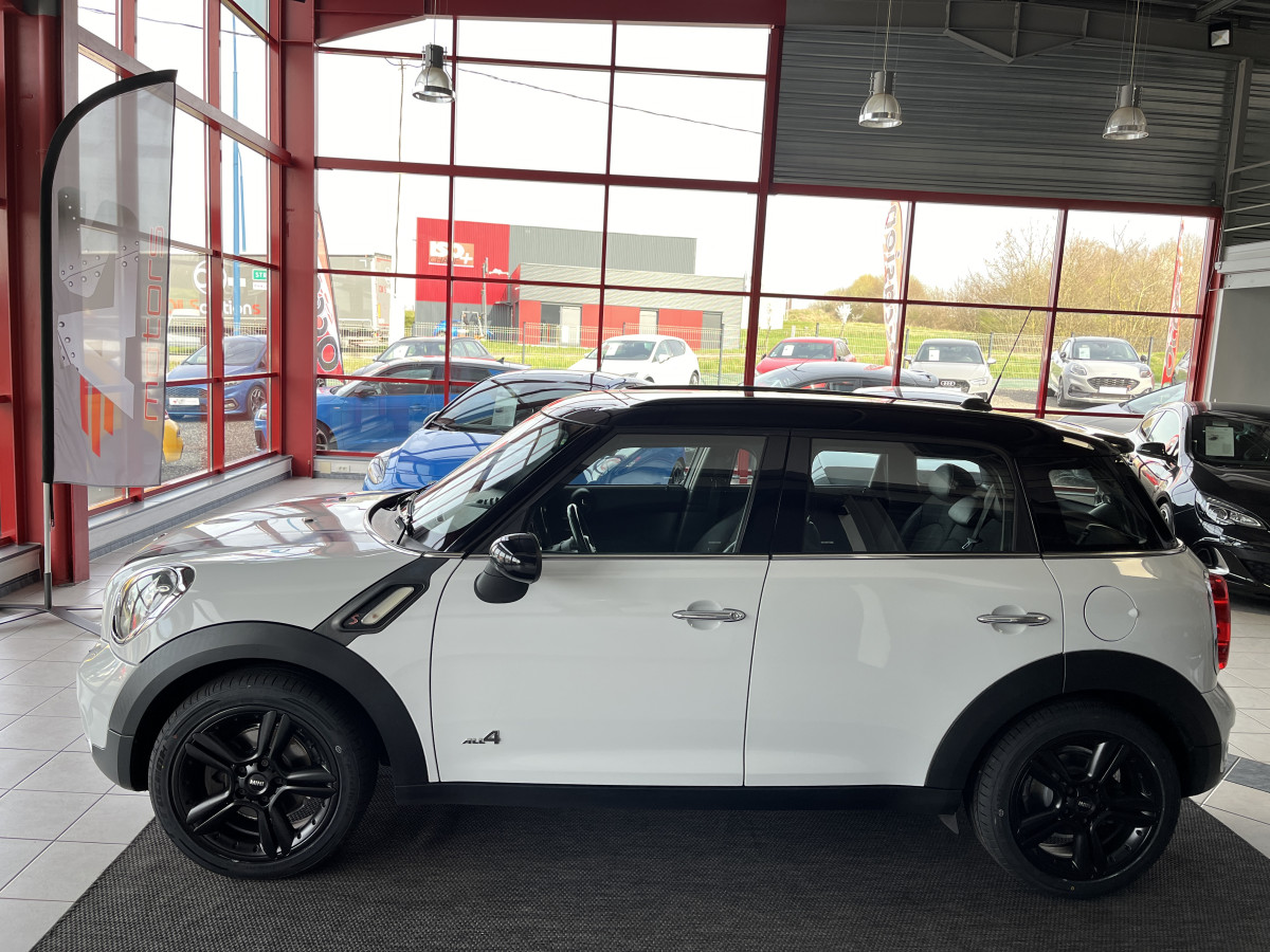 MINI COUNTRYMAN SD 2,0 143 ALL4 TOIT PANORAMIQUE OUVRANT GPS PARK ASSIST REGULATEUR DE VITESSE BI-XENON KEYLESS EXCELENT ETAT