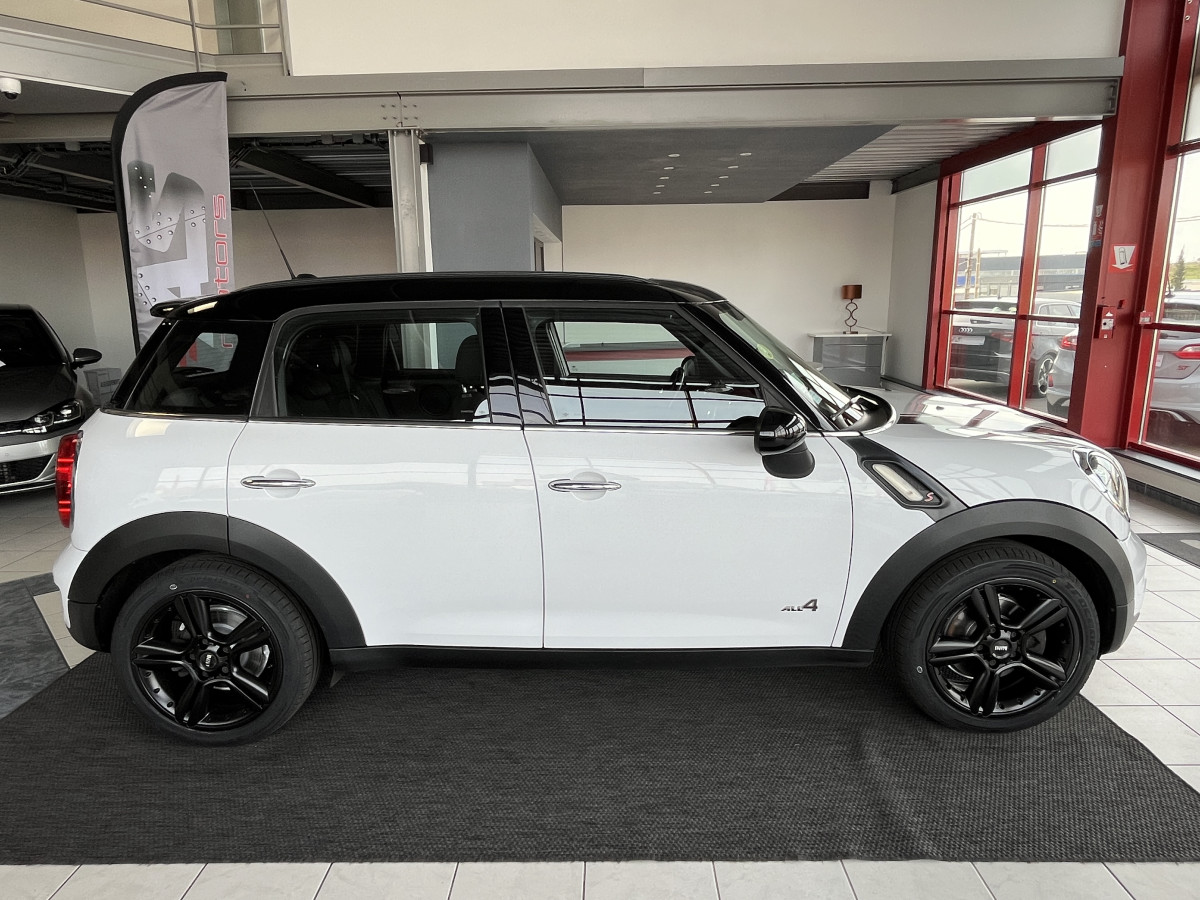 MINI COUNTRYMAN SD 2,0 143 ALL4 TOIT PANORAMIQUE OUVRANT GPS PARK ASSIST REGULATEUR DE VITESSE BI-XENON KEYLESS EXCELENT ETAT