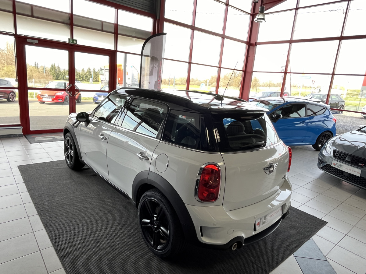 MINI COUNTRYMAN SD 2,0 143 ALL4 TOIT PANORAMIQUE OUVRANT GPS PARK ASSIST REGULATEUR DE VITESSE BI-XENON KEYLESS EXCELENT ETAT