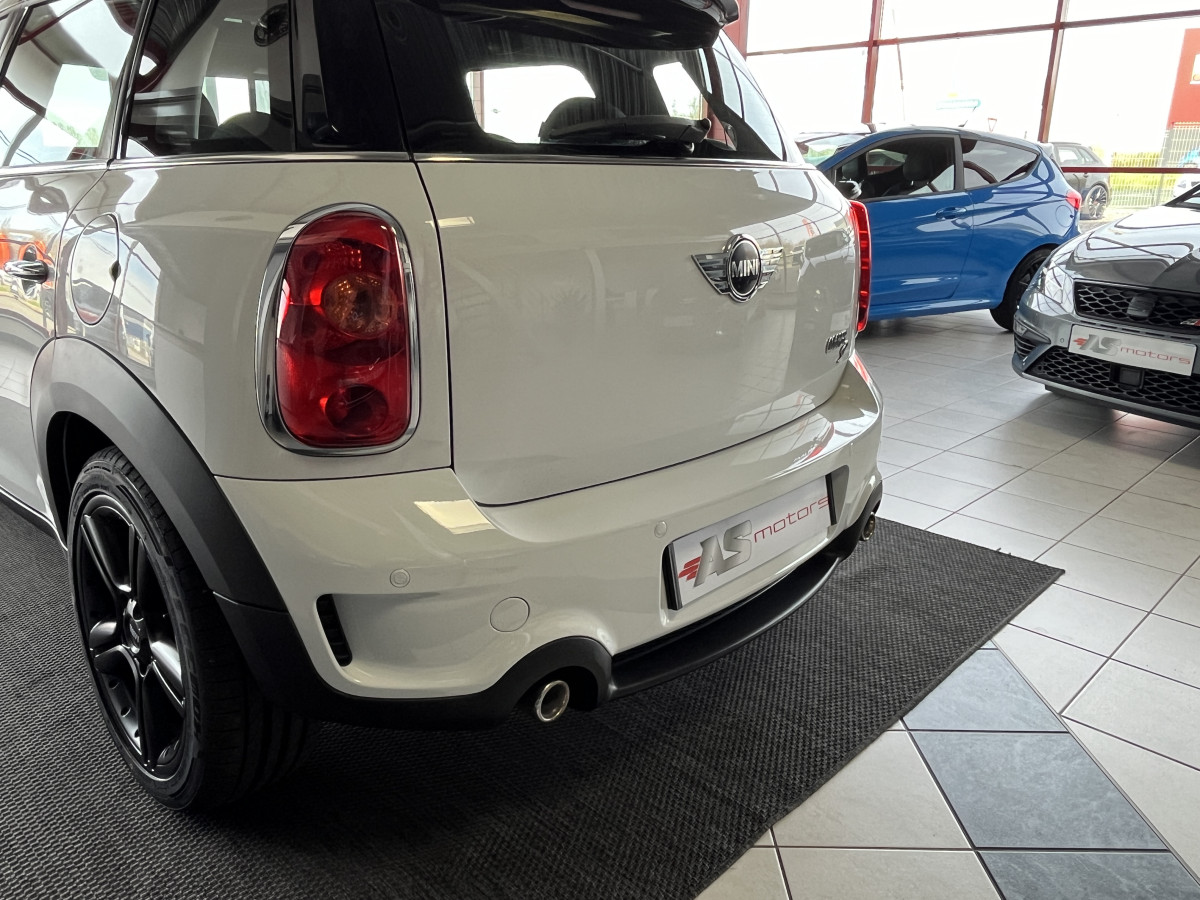 MINI COUNTRYMAN SD 2,0 143 ALL4 TOIT PANORAMIQUE OUVRANT GPS PARK ASSIST REGULATEUR DE VITESSE BI-XENON KEYLESS EXCELENT ETAT