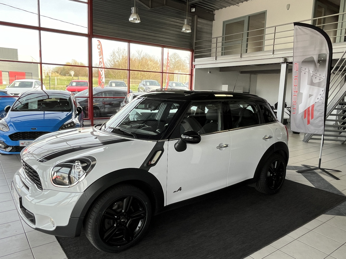 MINI COUNTRYMAN SD 2,0 143 ALL4 TOIT PANORAMIQUE OUVRANT GPS PARK ASSIST REGULATEUR DE VITESSE BI-XENON KEYLESS EXCELENT ETAT