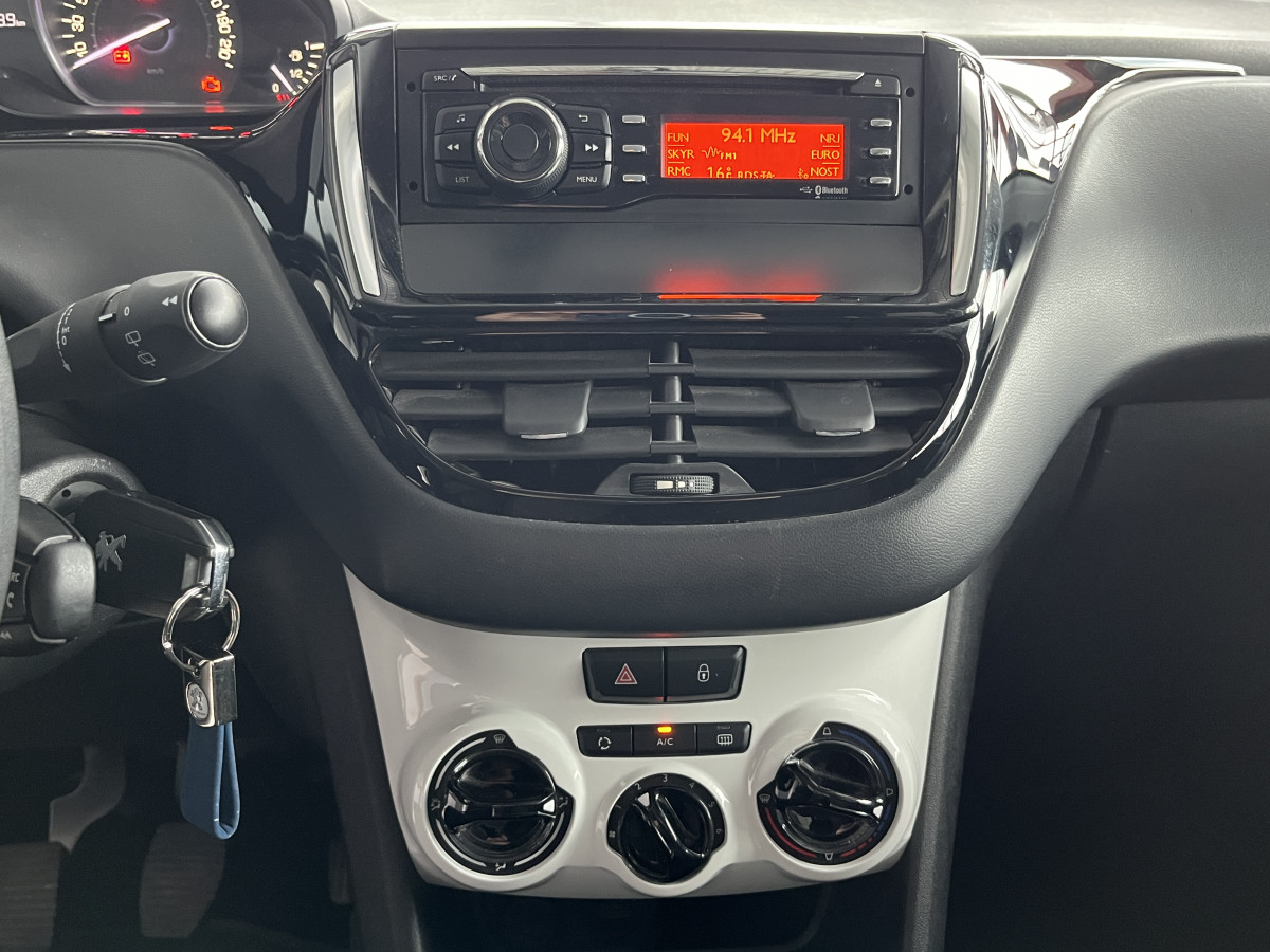 PEUGEOT 208 1,2 68 LIKE BLUETOOTH REGULATEUR LIMITEUR USB EXCELLENT ETAT