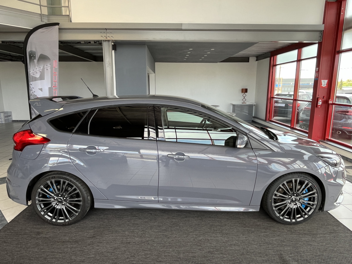 FORD FOCUS RS 2,3 350 4X4 GPS  CAMERA  HIFI SONY SIEGES RECARO  REGULATEUR LIMITEUR KEYLESS BI-XENON BREMBO  EXCELLENT ETAT