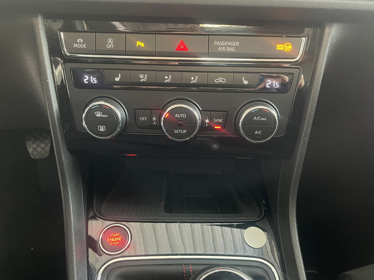 SEAT LEON FR 1,5 TSI 150 GPS DIGITAL COCKPIT APPLE CARPLAY HIFI BEATS KEYLESS PARK PILOT  REGULATEUR FULL LED SEAT DRIVE PROFILE EXCELLENT ETAT