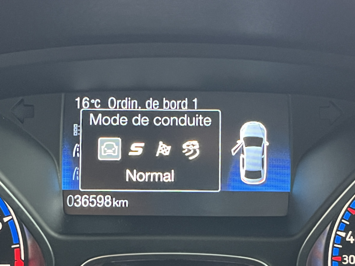 FORD FOCUS RS 2,3 350 4X4  GPS  CAMERA APPLE CARPLAY HIFI SONY KEYLESS  RECARO REGULATEUR LIMITEUR  FEUX BI-XENON PACK HIVER  EXCELLENT ETAT