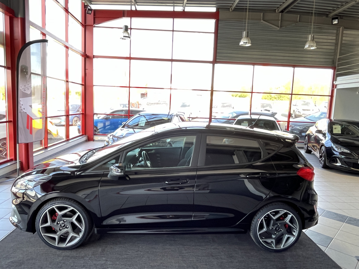 FORD FIESTA ST 1,5 200  APPLE CARPLAY FULL LED RECARO  KEYLESS BLUETOOTH LIMITEUR  REGULATEUR FULL BLACK  EXCELLENT ETAT