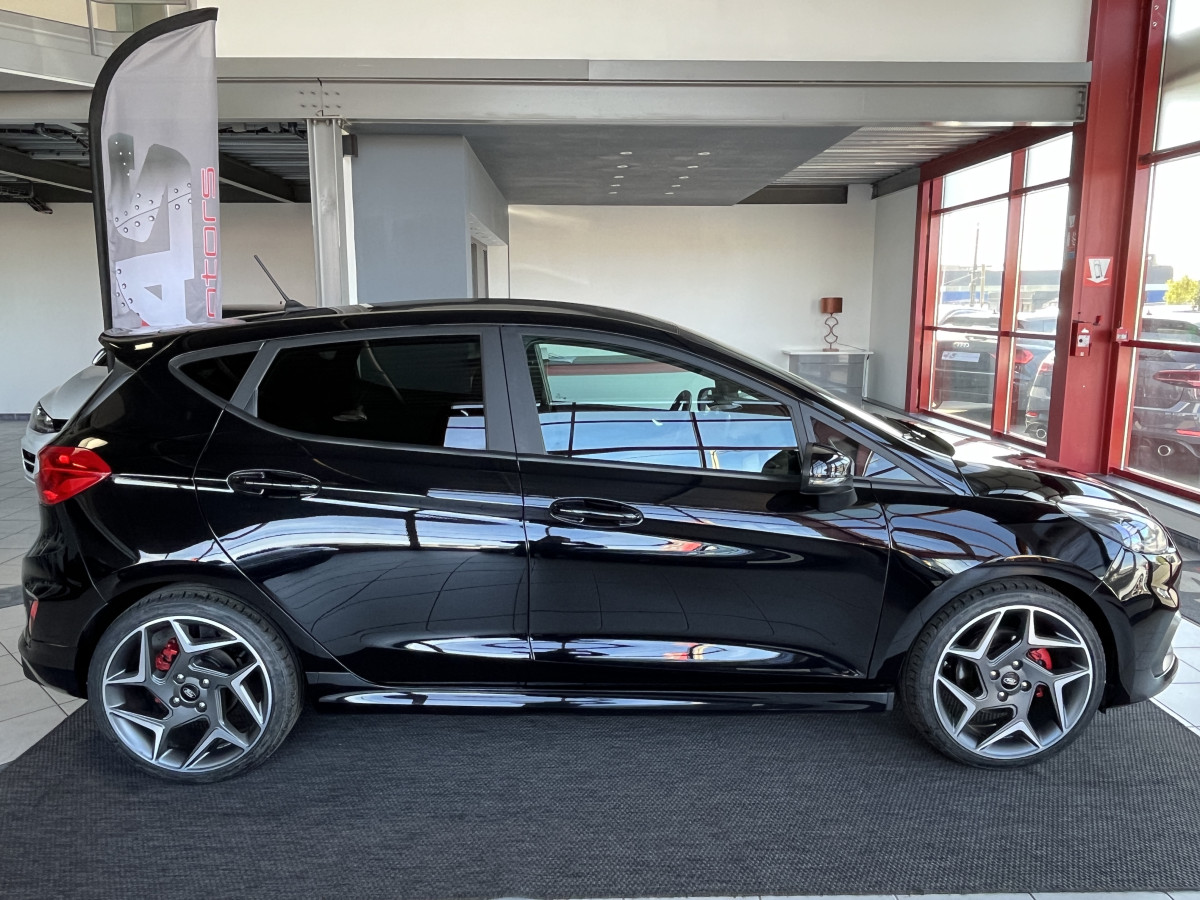 FORD FIESTA ST 1,5 200  APPLE CARPLAY FULL LED RECARO  KEYLESS BLUETOOTH LIMITEUR  REGULATEUR FULL BLACK  EXCELLENT ETAT