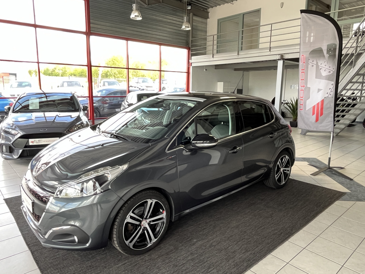 PEUGEOT 208 1,2 GT-LINE 110 TOIT PANORAMIQUE GPS REGULATEUR LIMITEUR BLUETOOTH  EXCELLENT ETAT