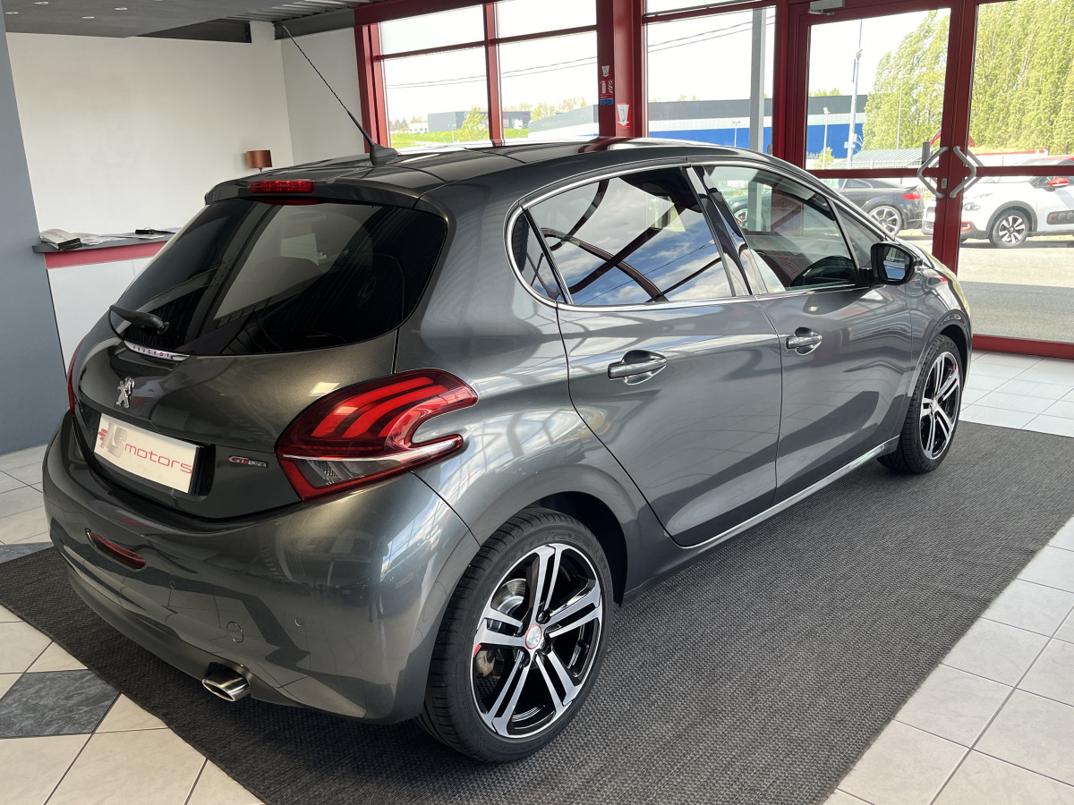 PEUGEOT 208 1,2 GT-LINE 110 TOIT PANORAMIQUE GPS REGULATEUR LIMITEUR BLUETOOTH  EXCELLENT ETAT