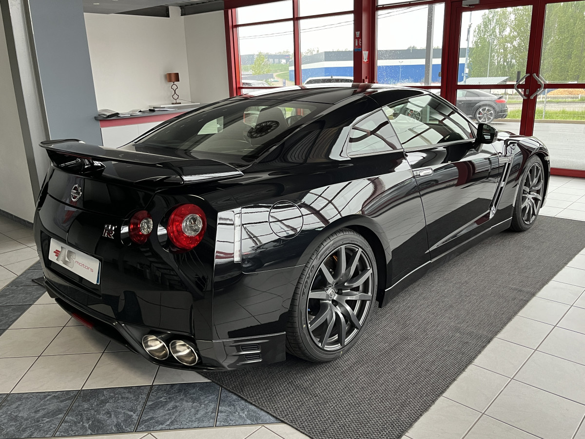 NISSAN GT-R 3,8 V6 550 BVA BLACK EDITION GPS CAMERA HIFI BOSE  KEYLESS BI-XENON RECARO  ETAT COLLECTOR