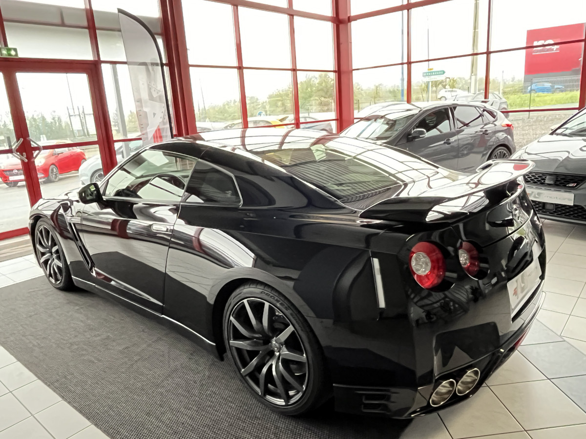 NISSAN GT-R 3,8 V6 550 BVA BLACK EDITION GPS CAMERA HIFI BOSE  KEYLESS BI-XENON RECARO  ETAT COLLECTOR